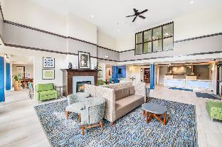 holiday inn express and suites delafield by ihg