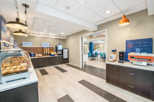 holiday inn express and suites delafield by ihg