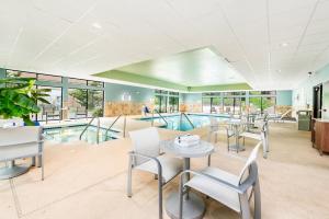 holiday inn express and suites delafield by ihg