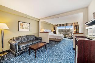 holiday inn express and suites delafield by ihg