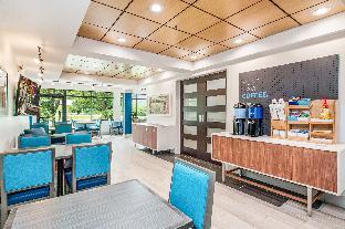 holiday inn express and suites delafield by ihg