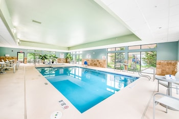 Holiday Inn Express & Suites Delafield By Ihg,Hartland>>Delafield,3 star