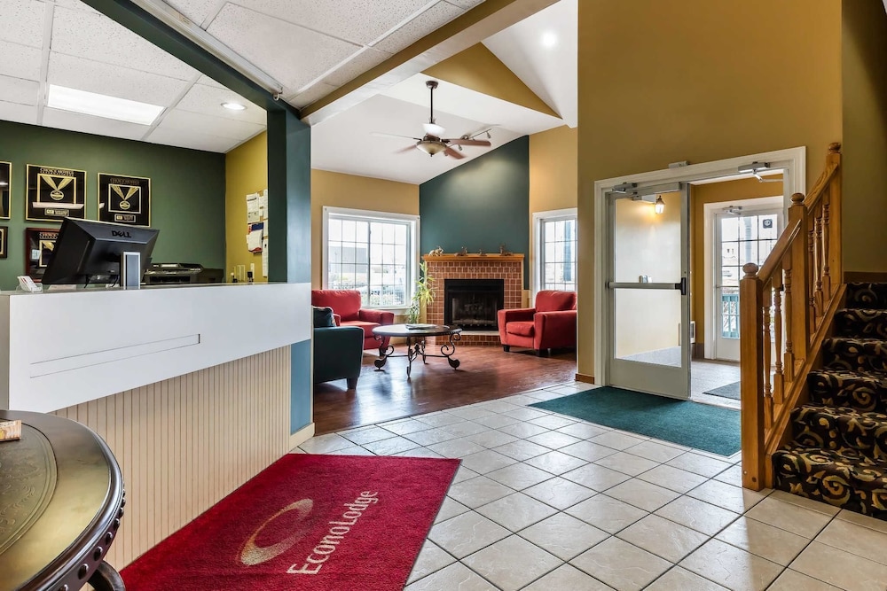 econo lodge inn and suites dickson