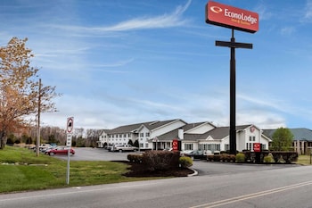 econo lodge inn and suites dickson