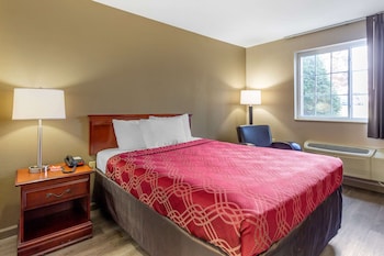 econo lodge inn and suites dickson