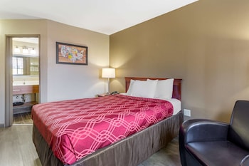 econo lodge inn and suites dickson