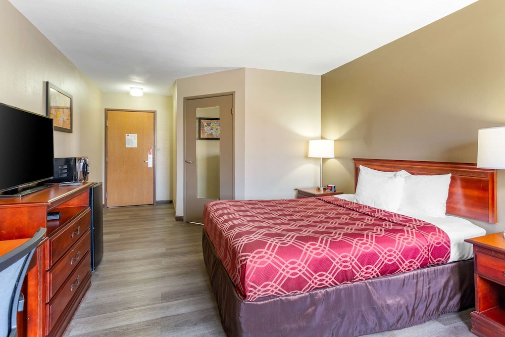 econo lodge inn and suites dickson