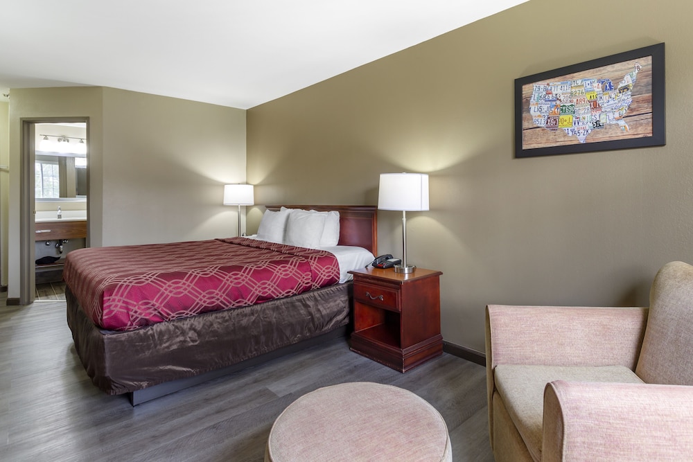 econo lodge inn and suites dickson