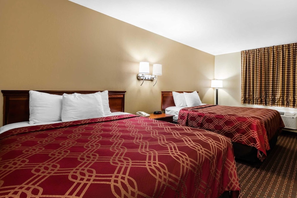 econo lodge inn and suites dickson