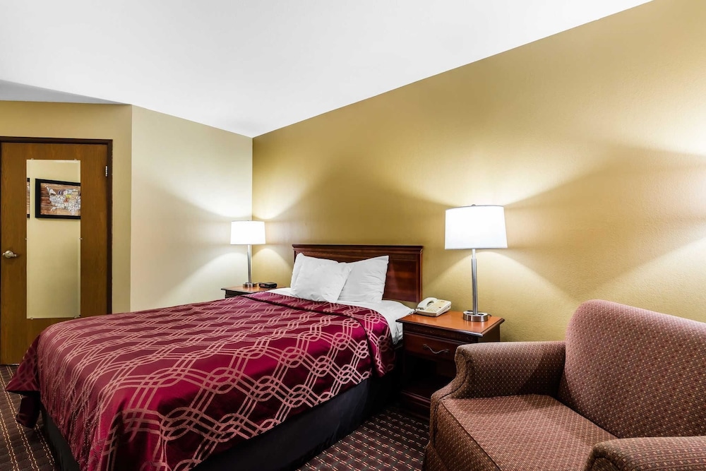 econo lodge inn and suites dickson