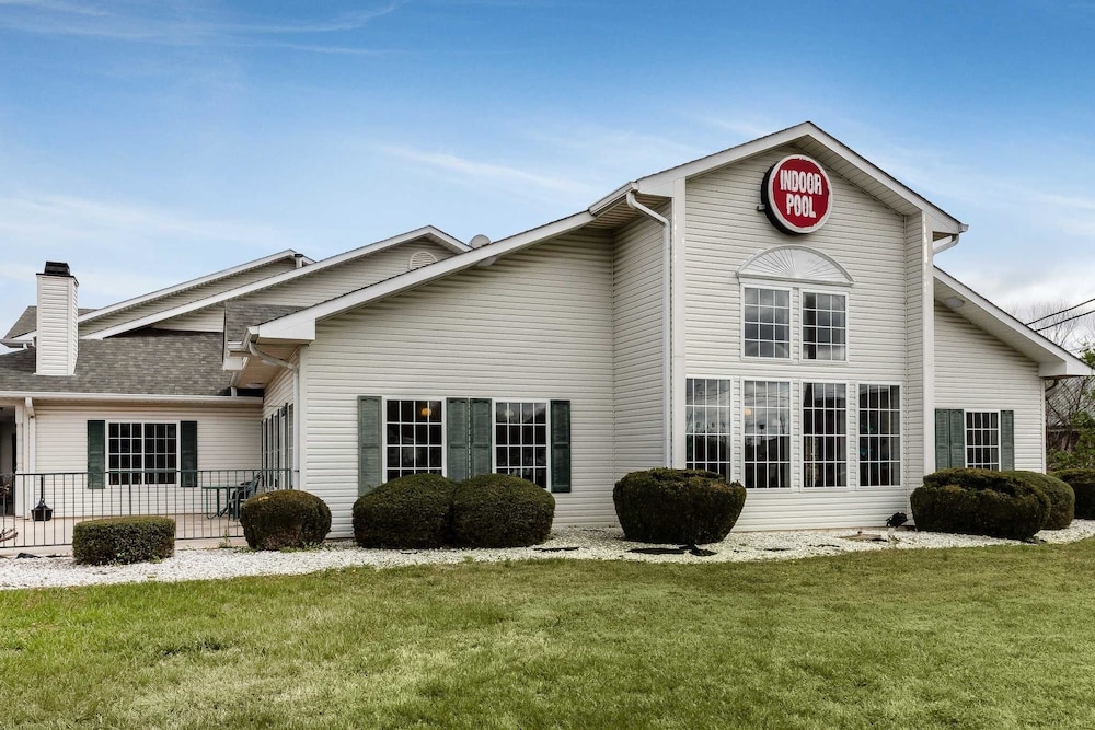 econo lodge inn and suites dickson