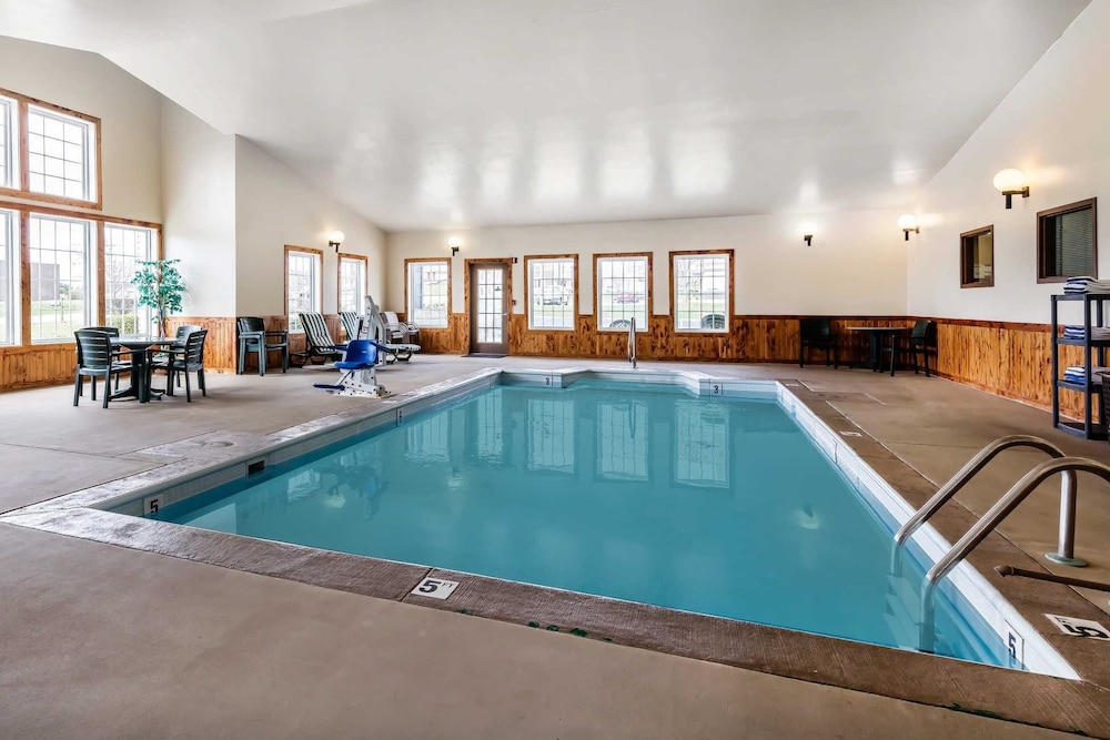 econo lodge inn and suites dickson