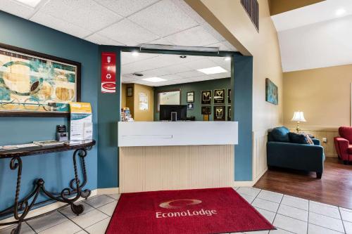 econo lodge inn and suites dickson