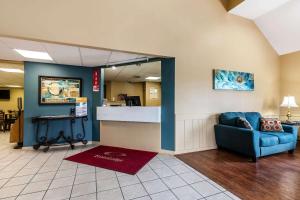 econo lodge inn and suites dickson