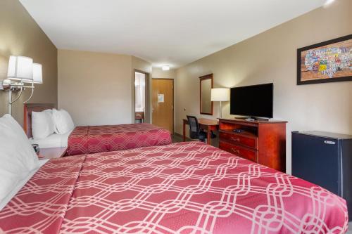 econo lodge inn and suites dickson
