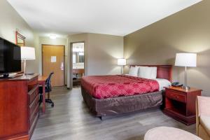 econo lodge inn and suites dickson