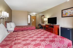 econo lodge inn and suites dickson