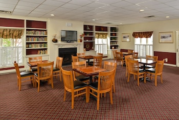 econo lodge perry national fair ground area