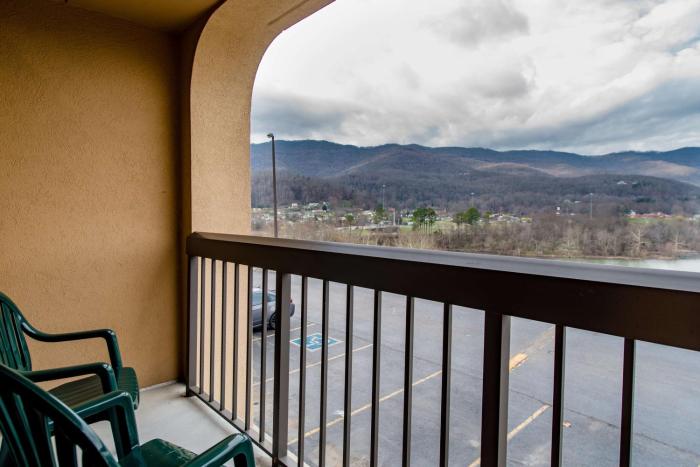hampton inn caryville i 75 cove lake state park
