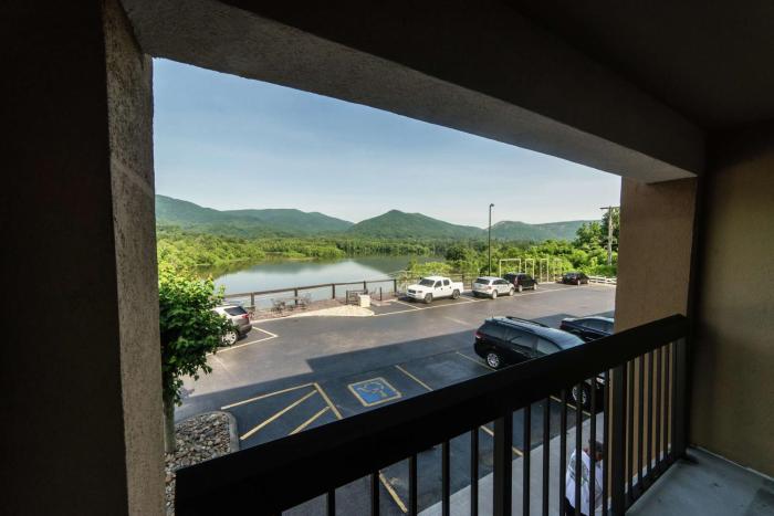 hampton inn caryville i 75 cove lake state park