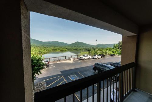 hampton inn caryville i 75 cove lake state park