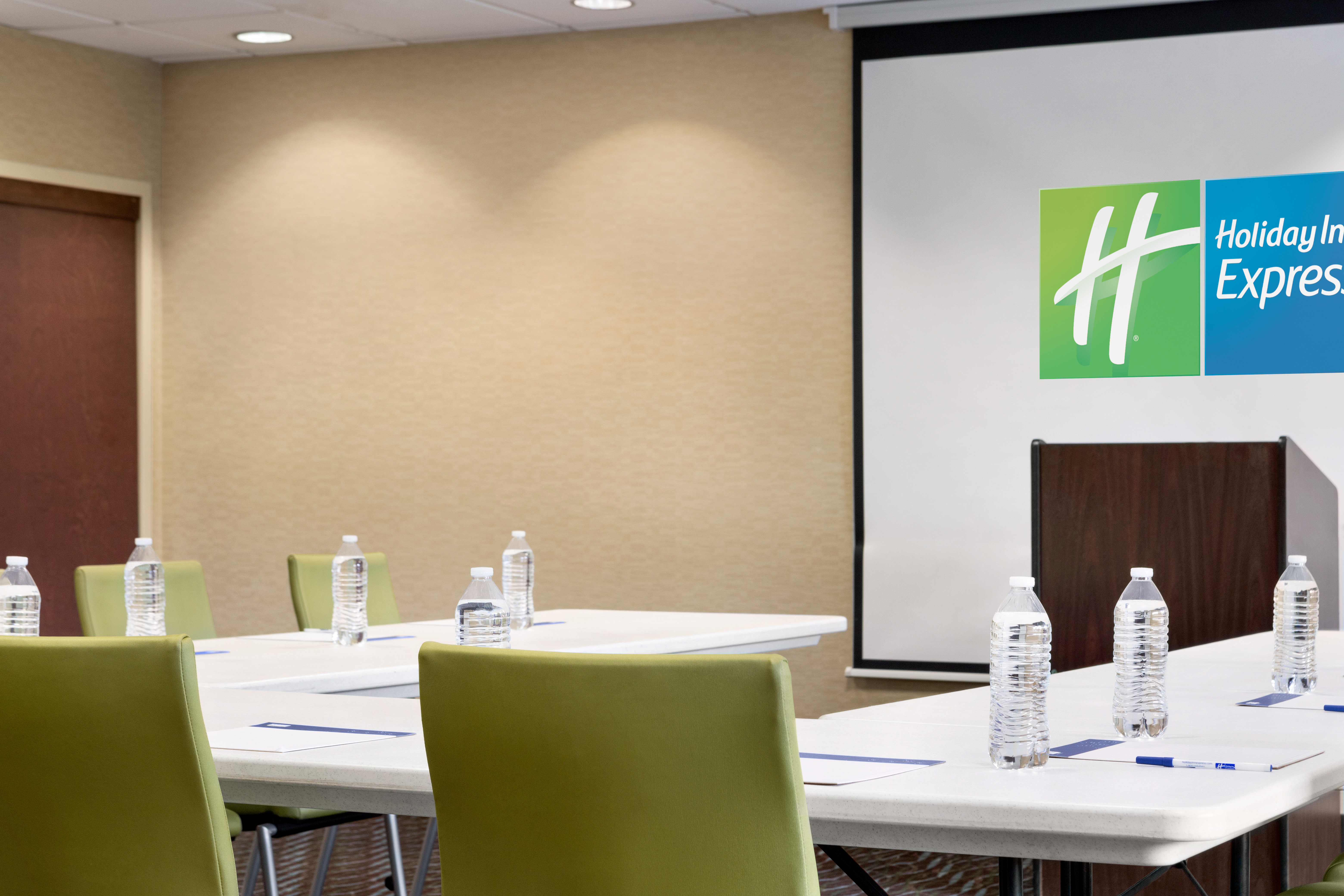 holiday inn express and suites oxford by ihg