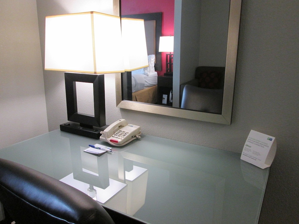 holiday inn express cloverdale greencastle by ihg