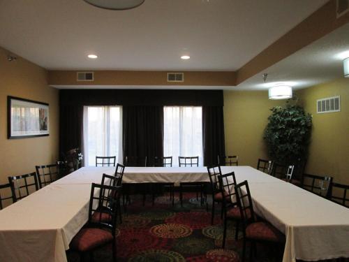 holiday inn express cloverdale greencastle by ihg