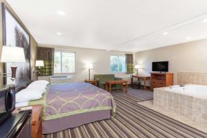 Super 8 By Wyndham Richlands/Claypool Hill Area,Claypool Hill>>Cedar Bluff,2 star
