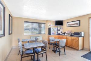 Super 8 By Wyndham Richlands/Claypool Hill Area,Claypool Hill>>Cedar Bluff,2 star