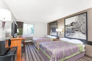 Super 8 By Wyndham Richlands/Claypool Hill Area,Claypool Hill>>Cedar Bluff,2 star