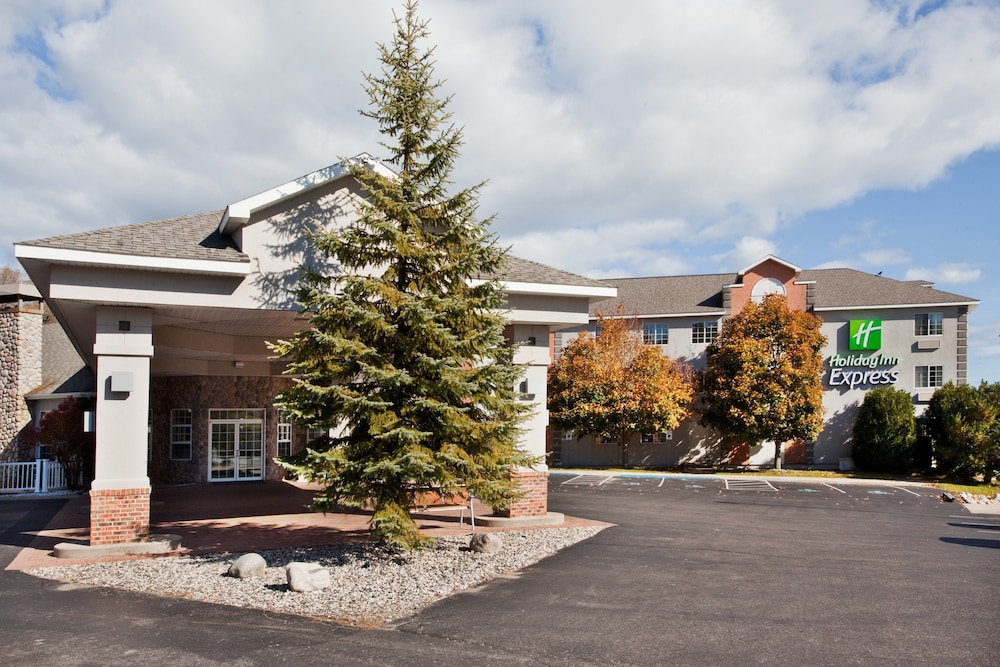 holiday inn express st ignace lake front by ihg