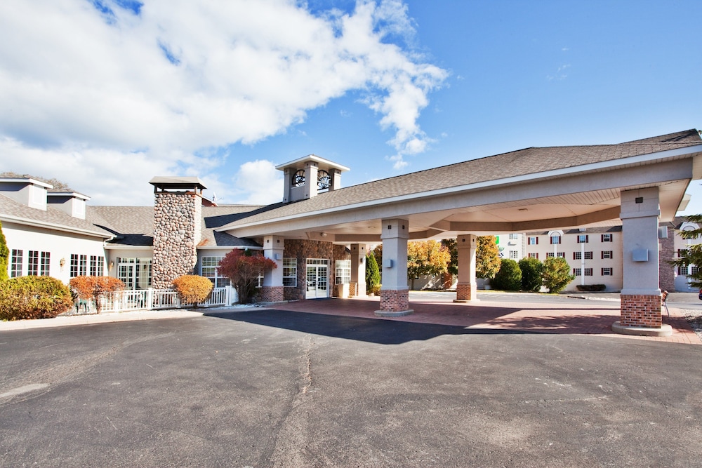 holiday inn express st ignace lake front by ihg
