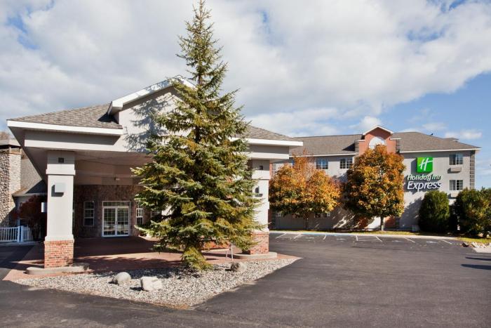 holiday inn express st ignace lake front by ihg