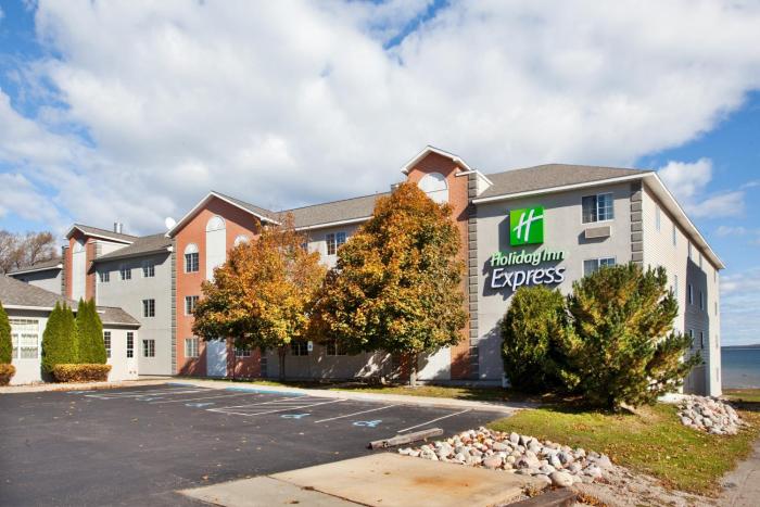 holiday inn express st ignace lake front by ihg