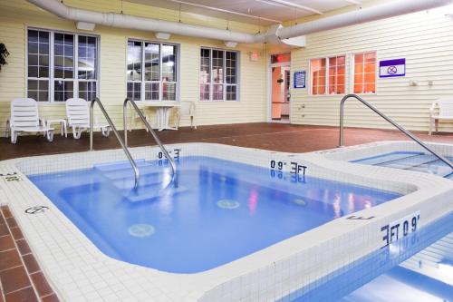 holiday inn express st ignace lake front by ihg