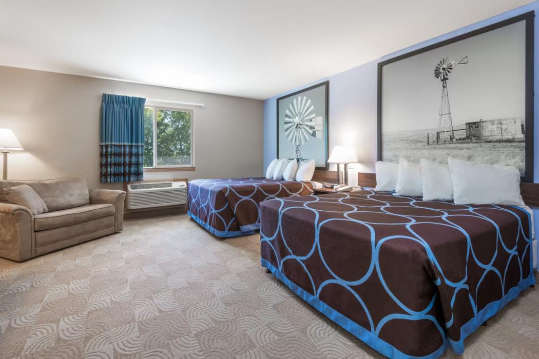 Super 8 By Wyndham Beloit Ks,Beloit>>Assaria,2 star