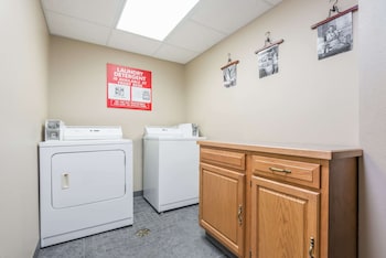 Super 8 By Wyndham Beloit Ks,Beloit>>Assaria,2 star