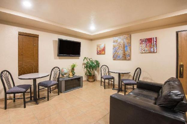 super 8 by wyndham colby