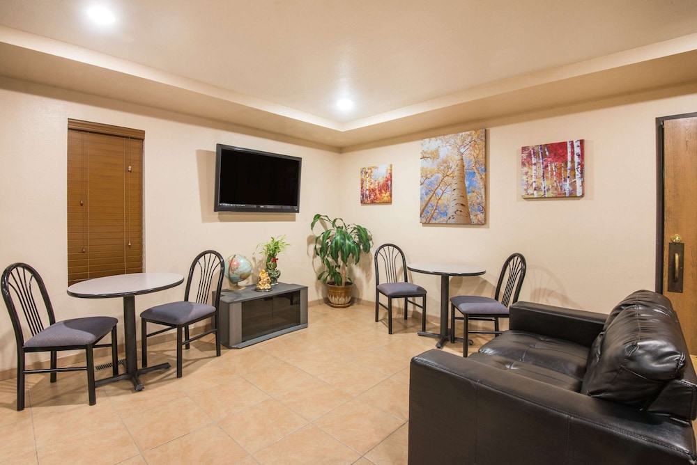 super 8 by wyndham colby