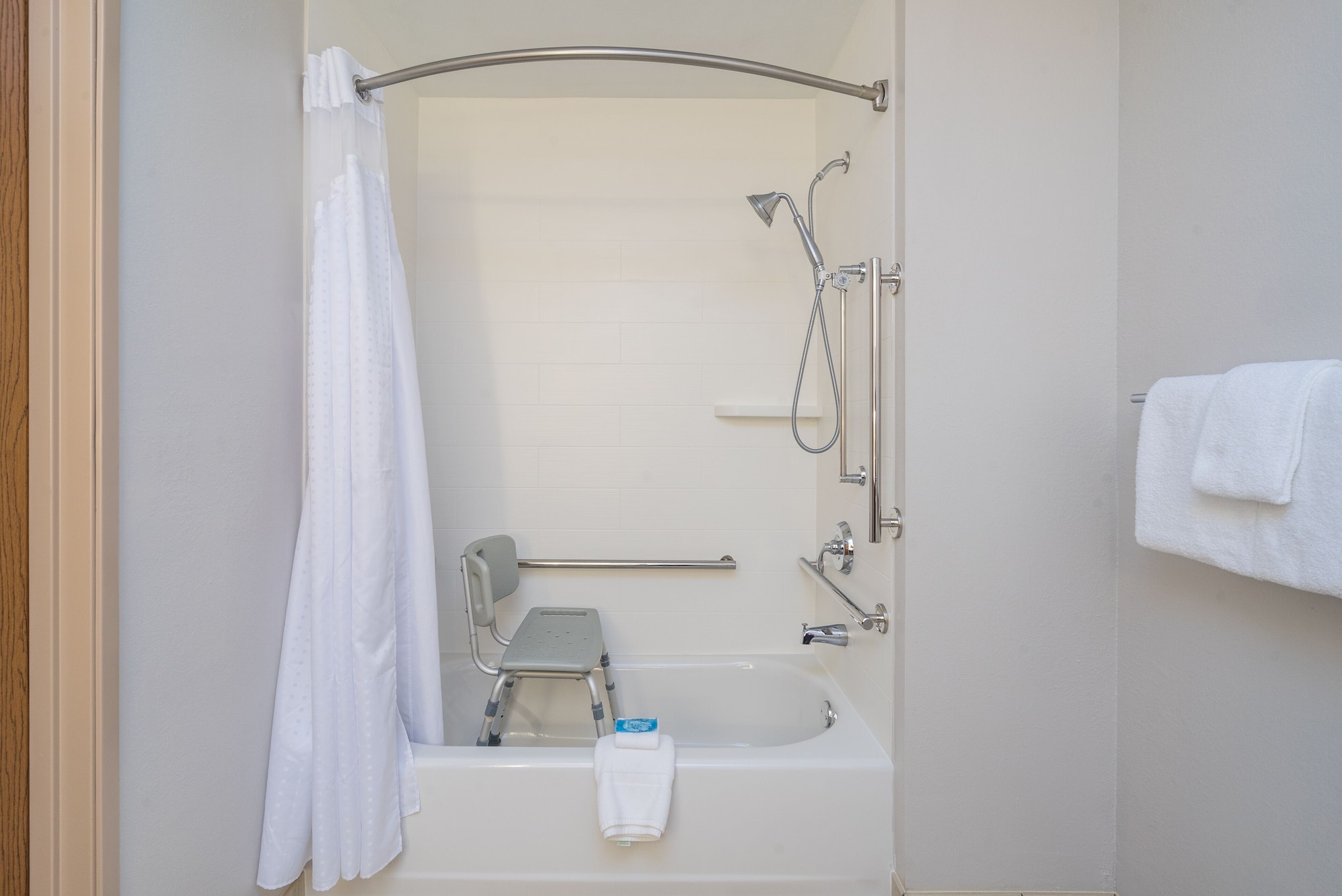 holiday inn express howe by ihg