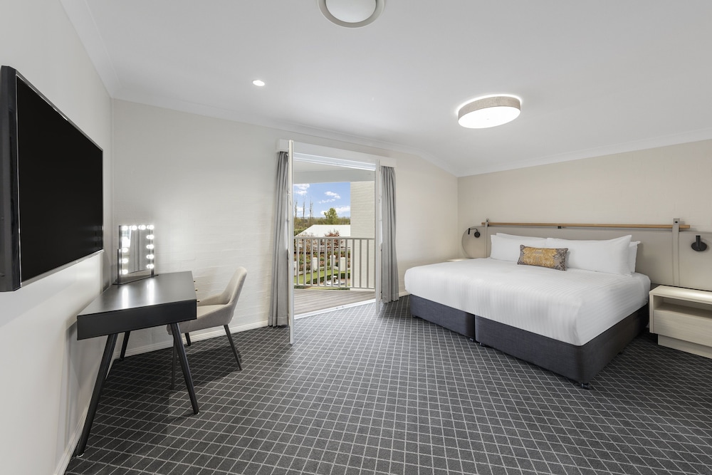 crowne plaza hawkesbury valley by ihg