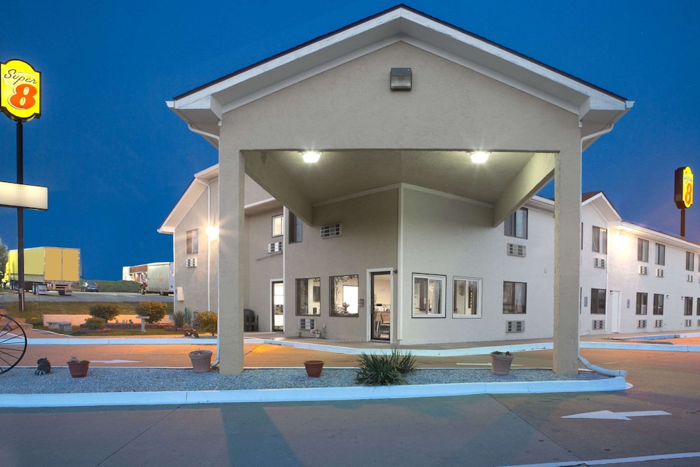 Super 8 By Wyndham Boonville,Boonville>>Boone County,3 star