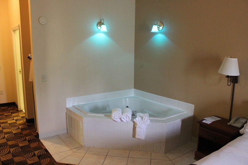 holiday inn express and suites thomasville by ihg