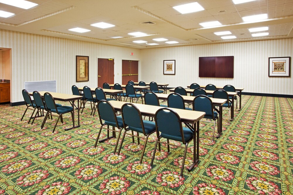 holiday inn express and suites thomasville by ihg