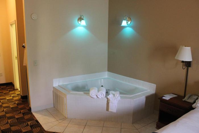 holiday inn express and suites thomasville by ihg