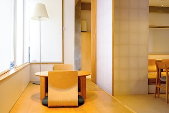 m w hotel