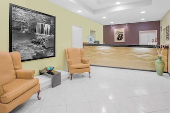 Super 8 By Wyndham Clarksville Ar,Johnson>>Clarksville,2 star