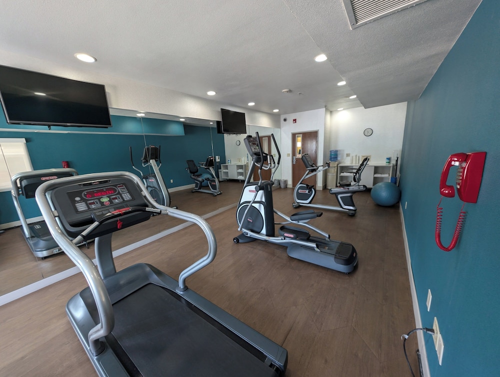 holiday inn express hotel and suites by ihg