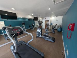 holiday inn express hotel and suites by ihg